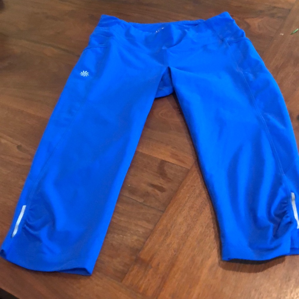 Athleta Capris Size Extra Small - image 3